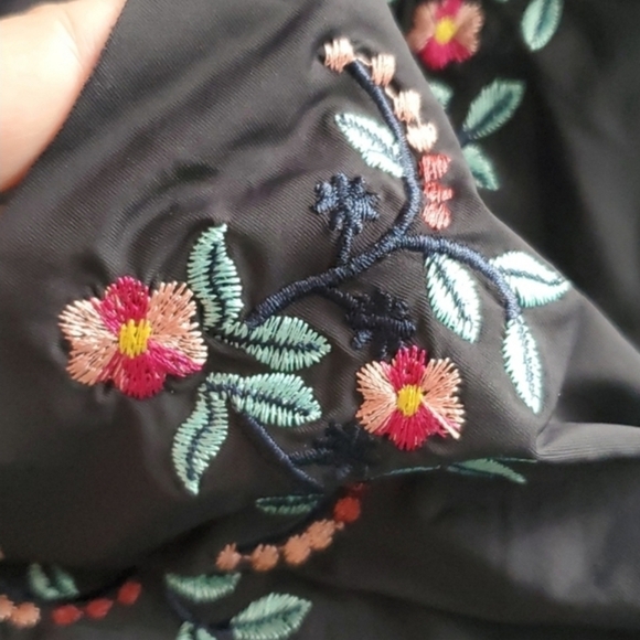 La Vie en Rose One Shoulder Ruffle Embroidered Flowers Black Bathing Suit Size M - Picture 5 of 11